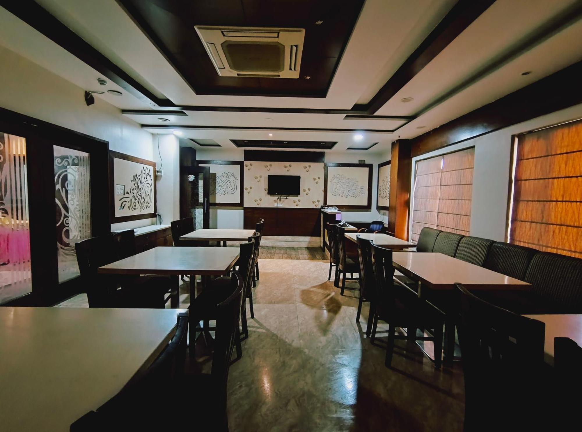 P Palace - Near Kashi Vishwanath Temple Varanasi Exterior photo
