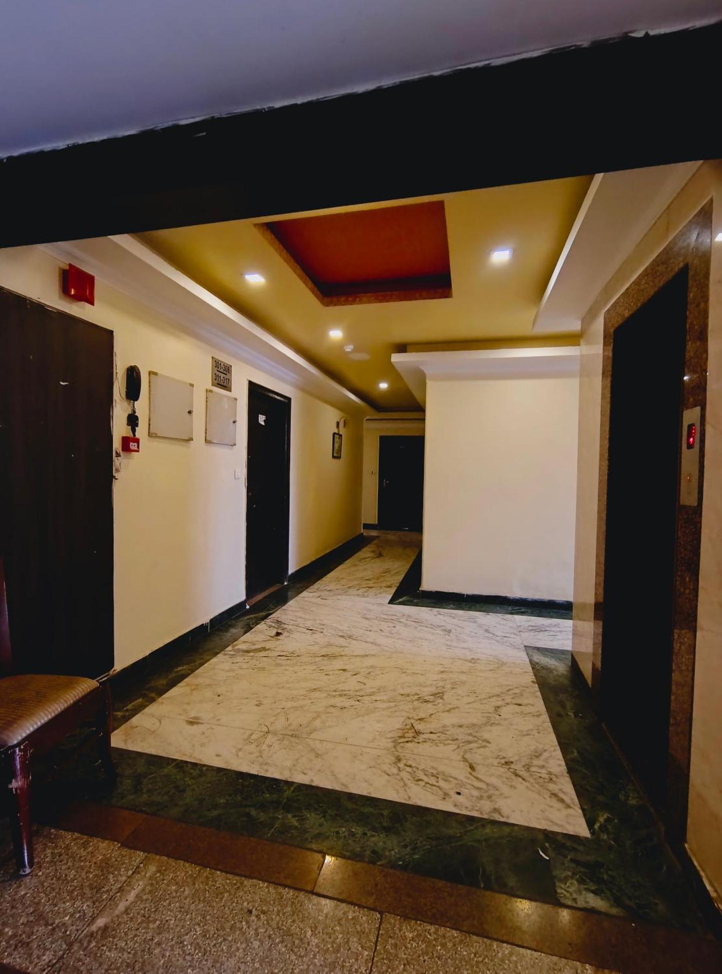 P Palace - Near Kashi Vishwanath Temple Varanasi Exterior photo
